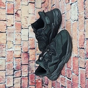 Adidas Ozweego LOWTOP SNEAKERS,  WOMANS SIZE 10 EUC